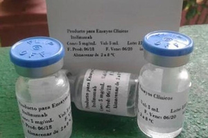 Das Bild zeigt Heparin Ampullen